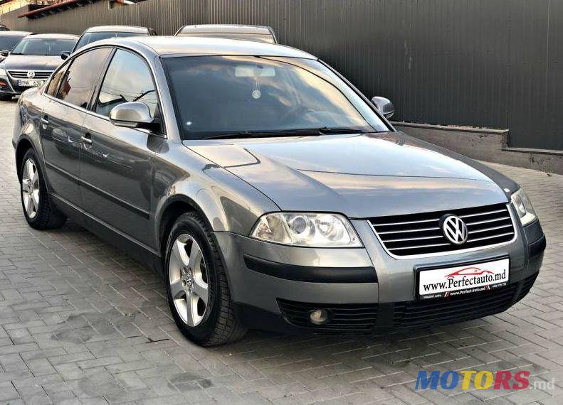 2004' Volkswagen Passat photo #1