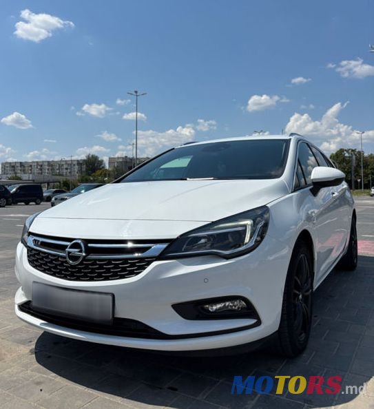 2017' Opel Astra photo #2