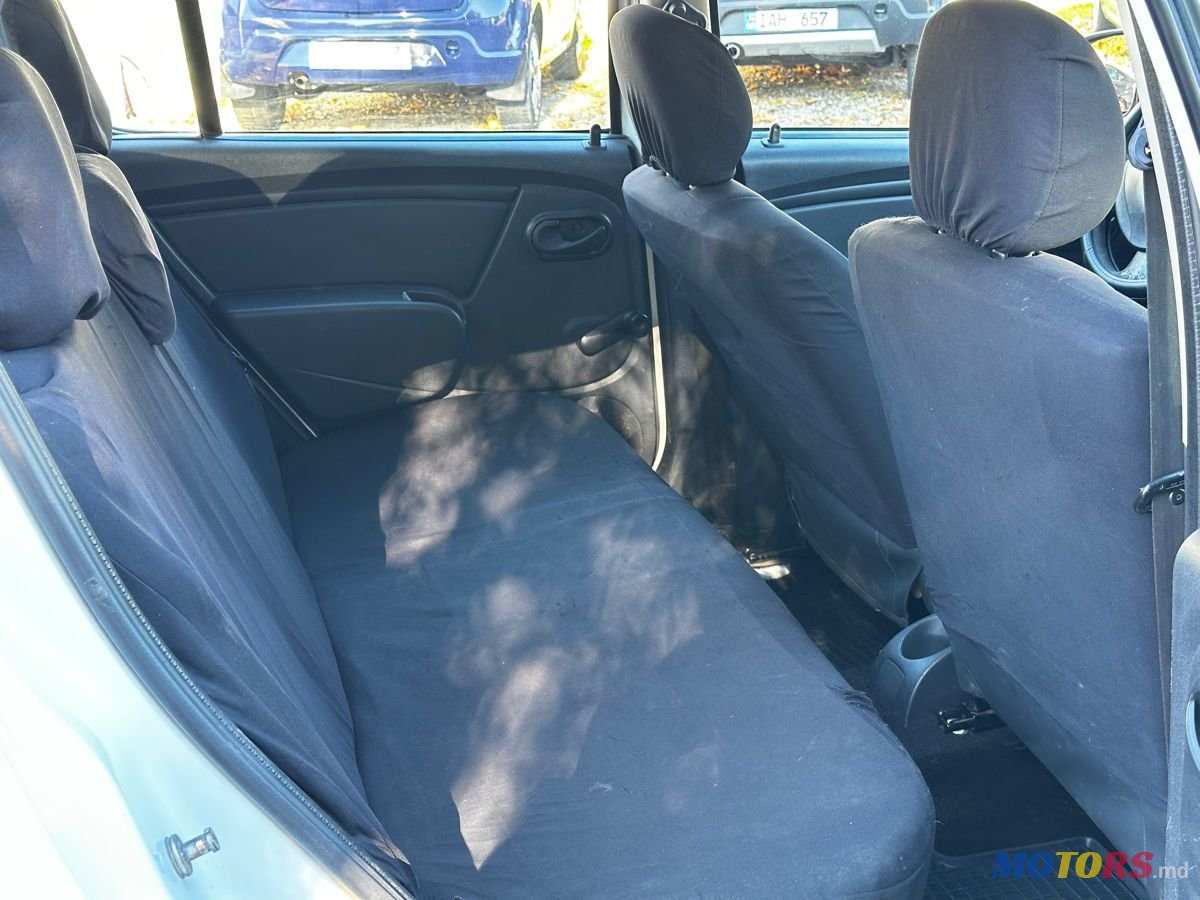 2010' Dacia Sandero photo #6