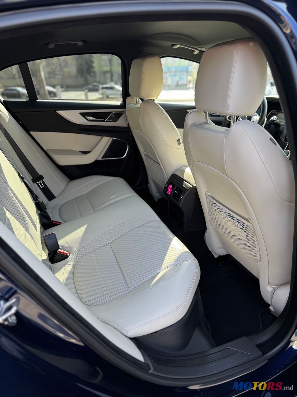 2022' Jaguar XE photo #2