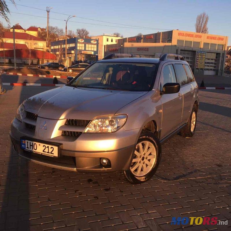 2006' Mitsubishi Outlander photo #1