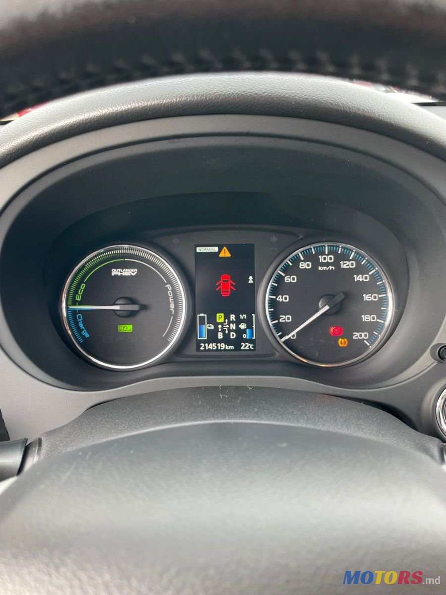 2015' Mitsubishi Outlander photo #6