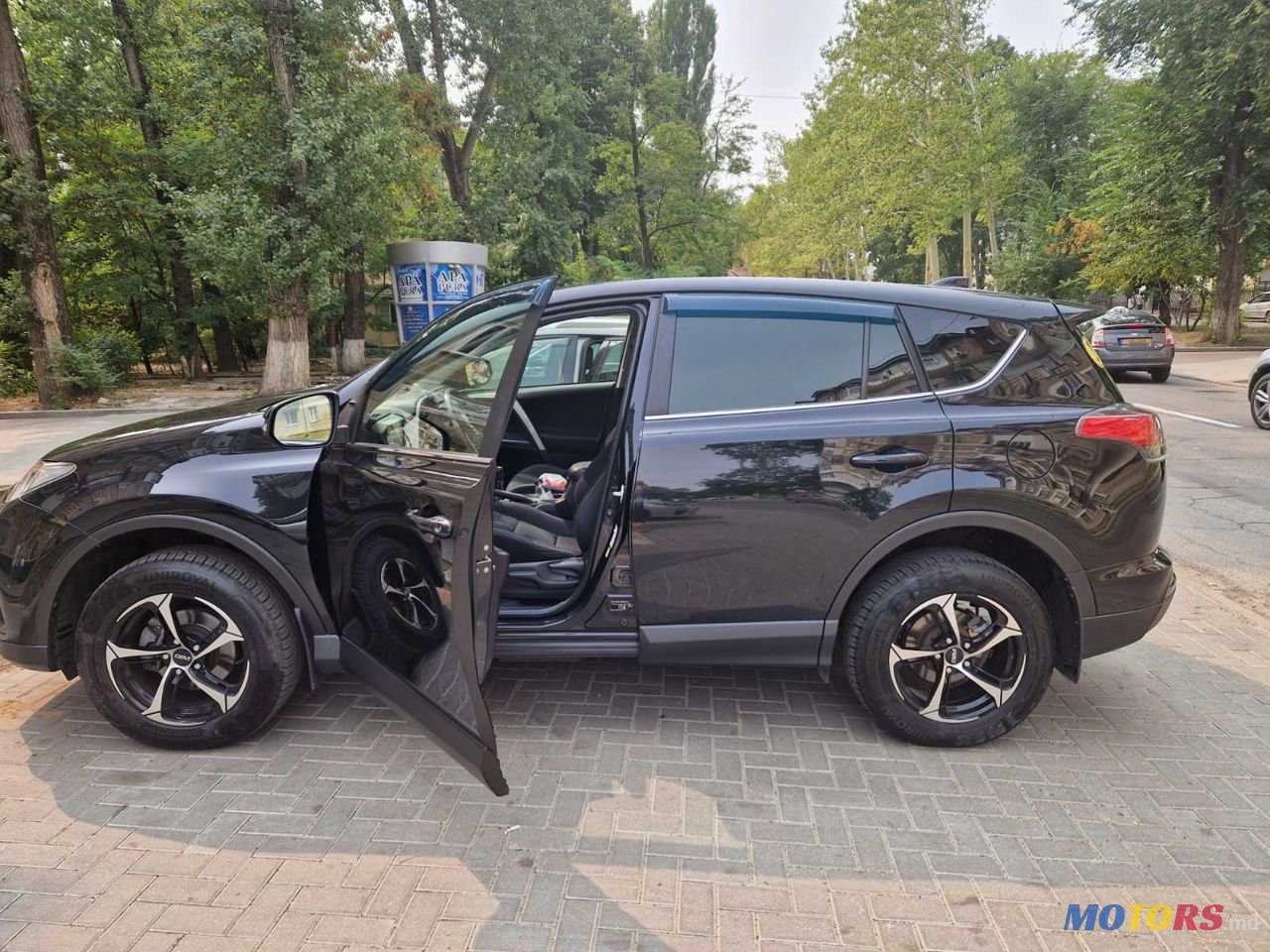 2017' Toyota RAV4 photo #3