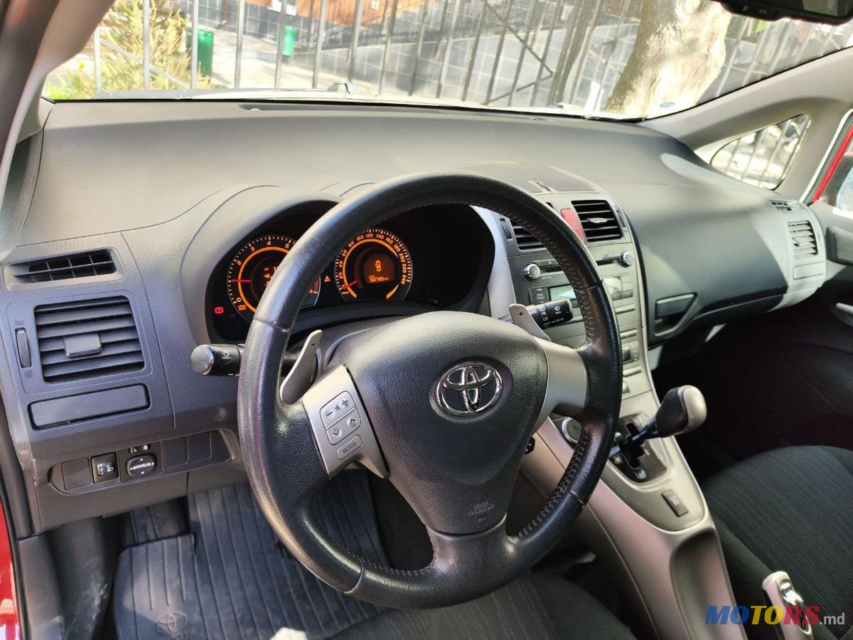 2008' Toyota Auris photo #2