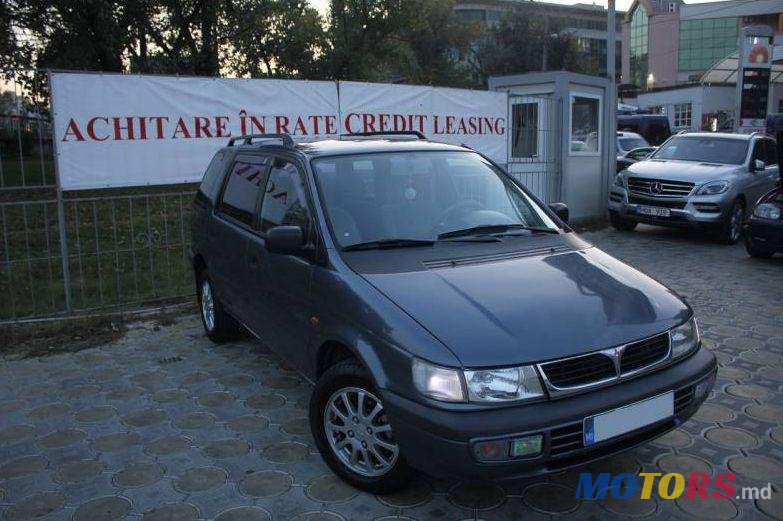 1998' Mitsubishi Space Wagon photo #1