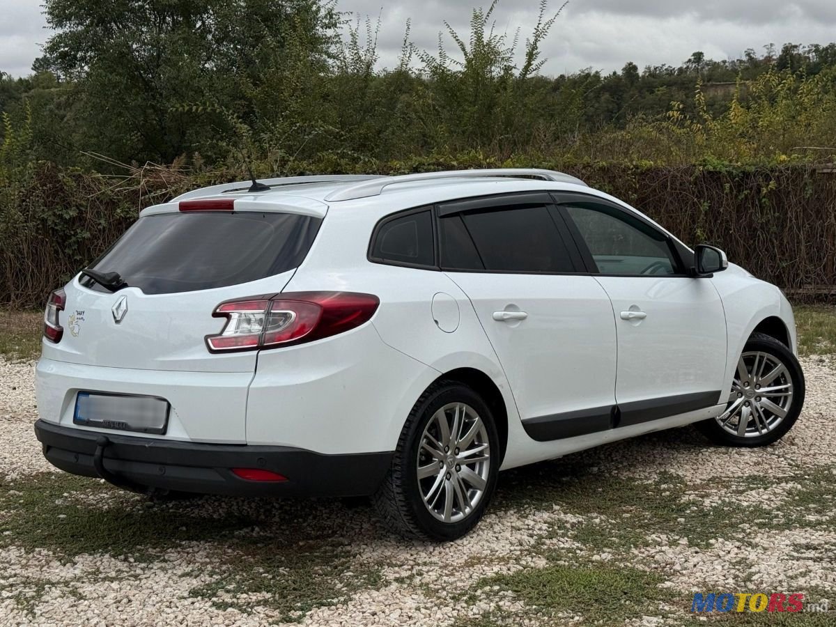 2011' Renault Megane photo #2