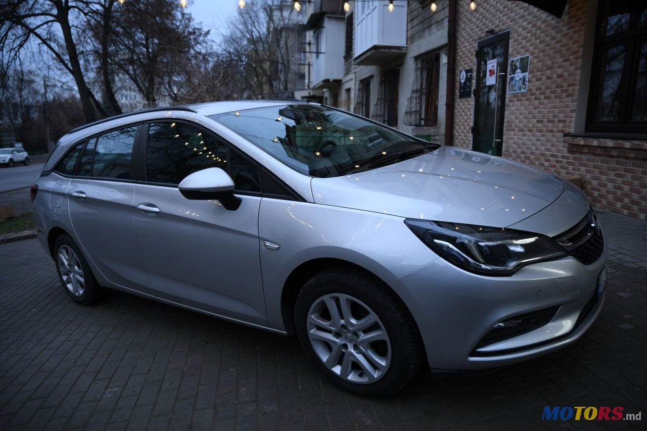 2017' Opel Astra photo #2