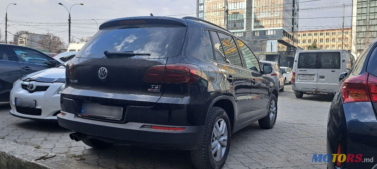 2016' Volkswagen Tiguan photo #1