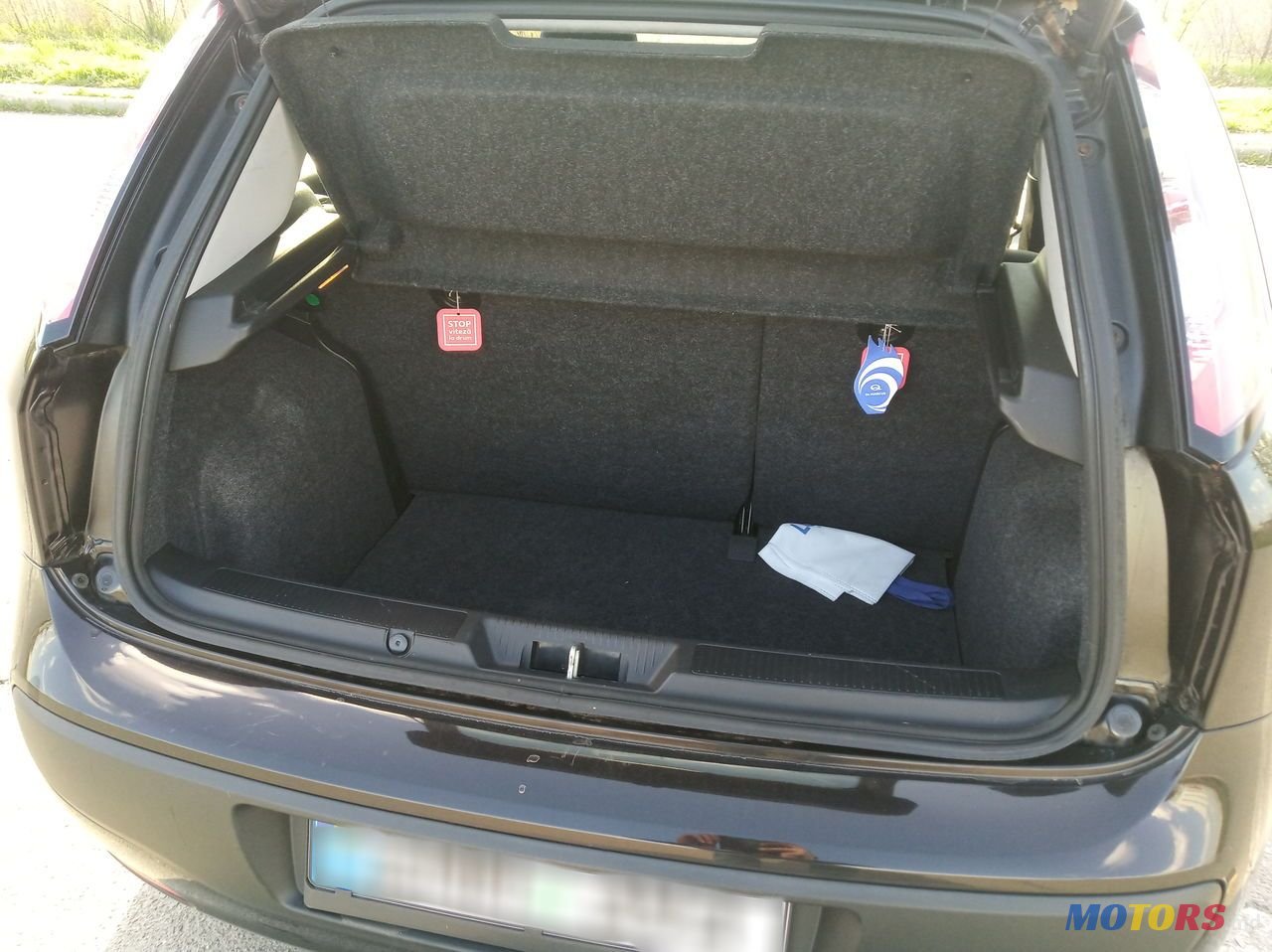 2011' Fiat Punto photo #4