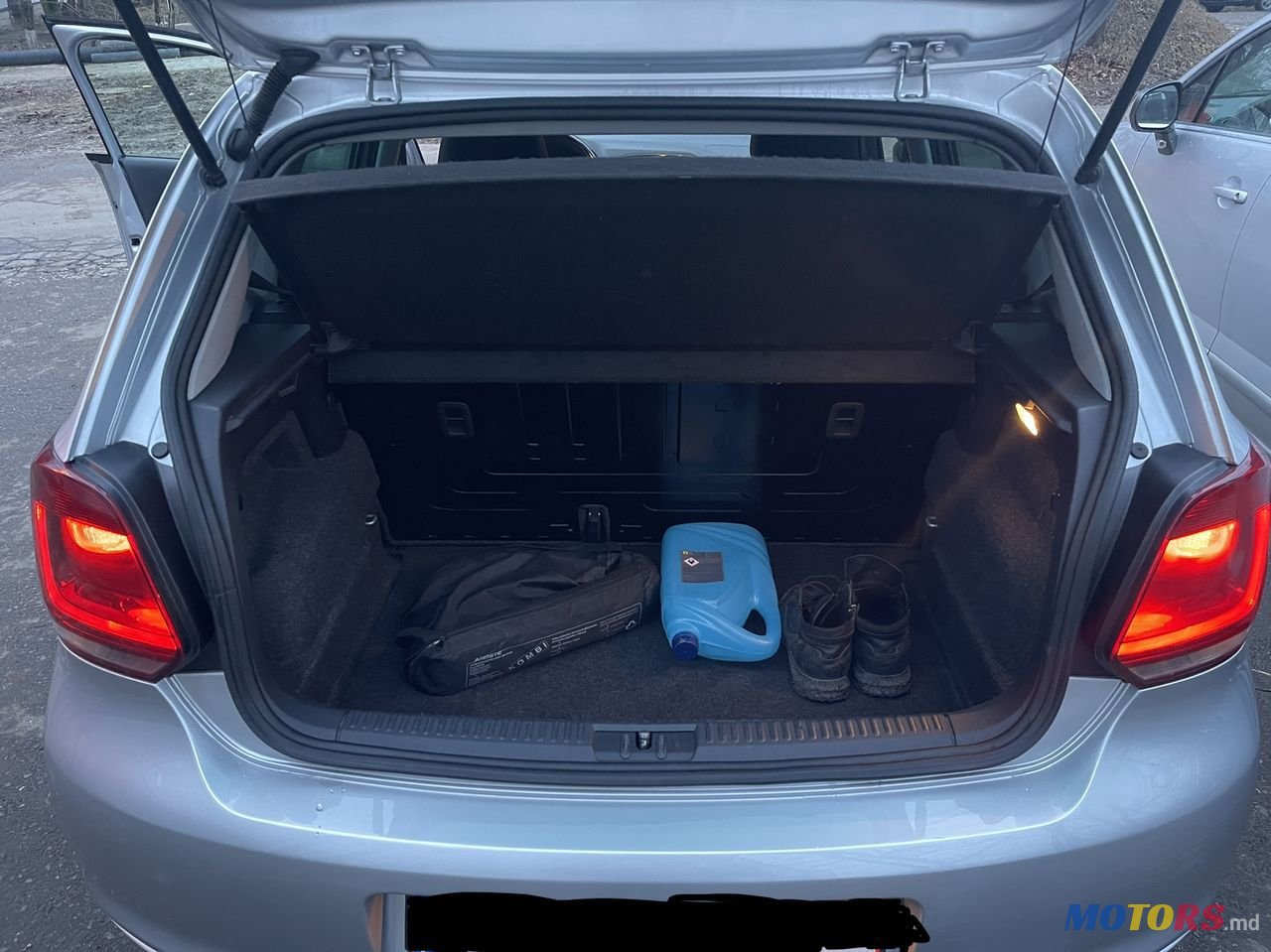 2013' Volkswagen Polo photo #3