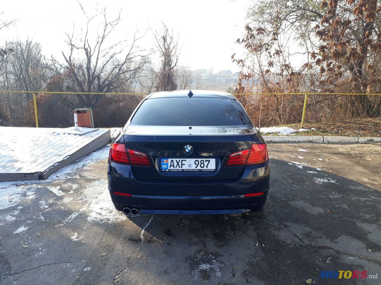 2011' BMW 5 Series photo #2