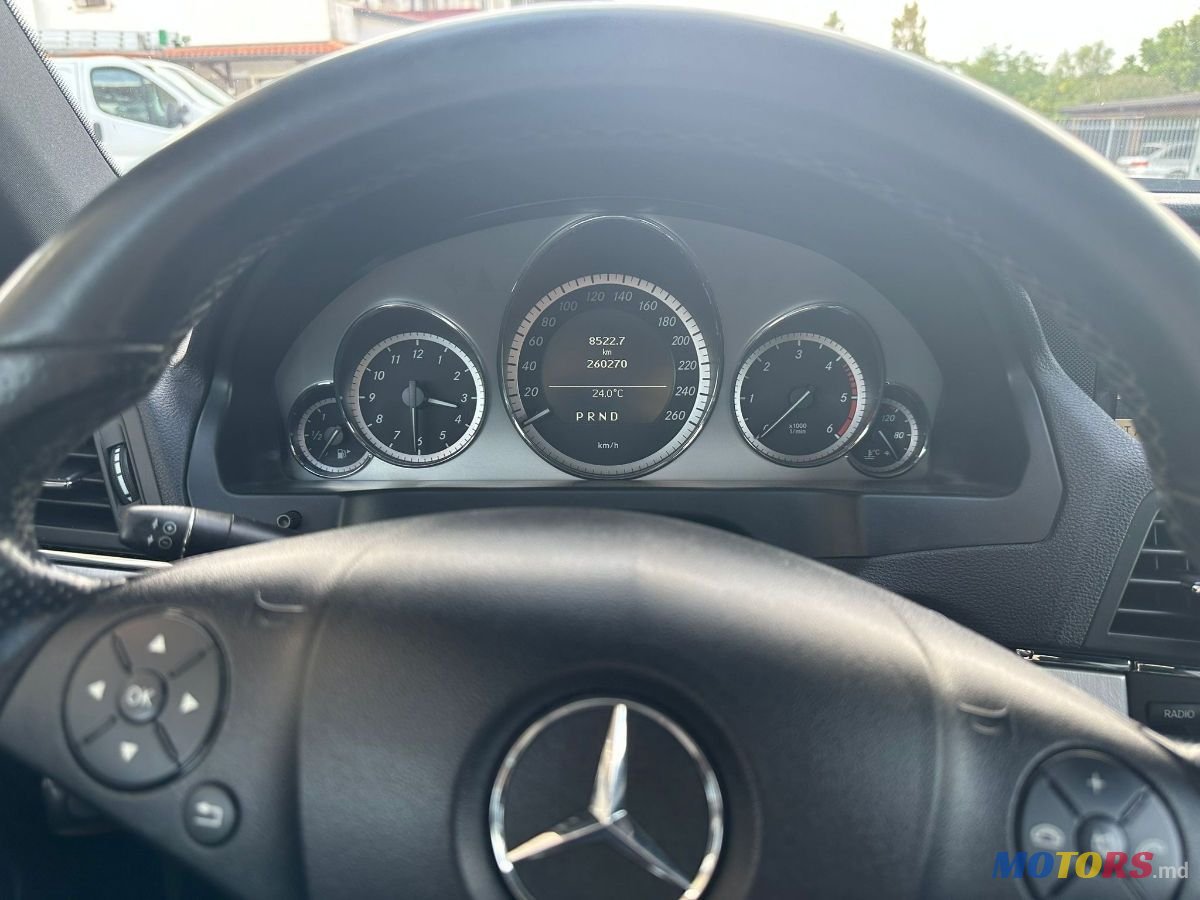 2010' Mercedes-Benz E-Class Coupe photo #4