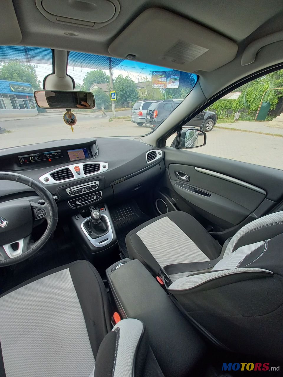 2010' Renault Grand Scenic photo #6