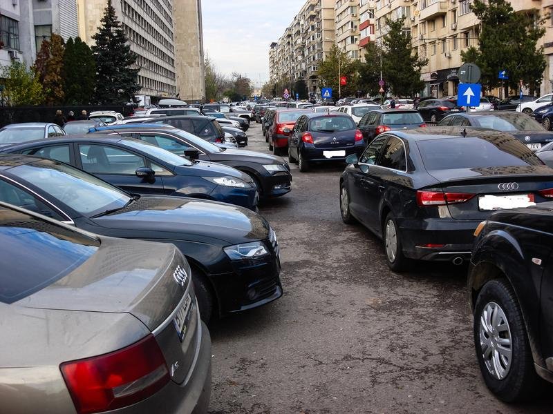 Proiect de lege controversat: Moldova intenționează să întoarcă piața auto ”cu susul în jos”