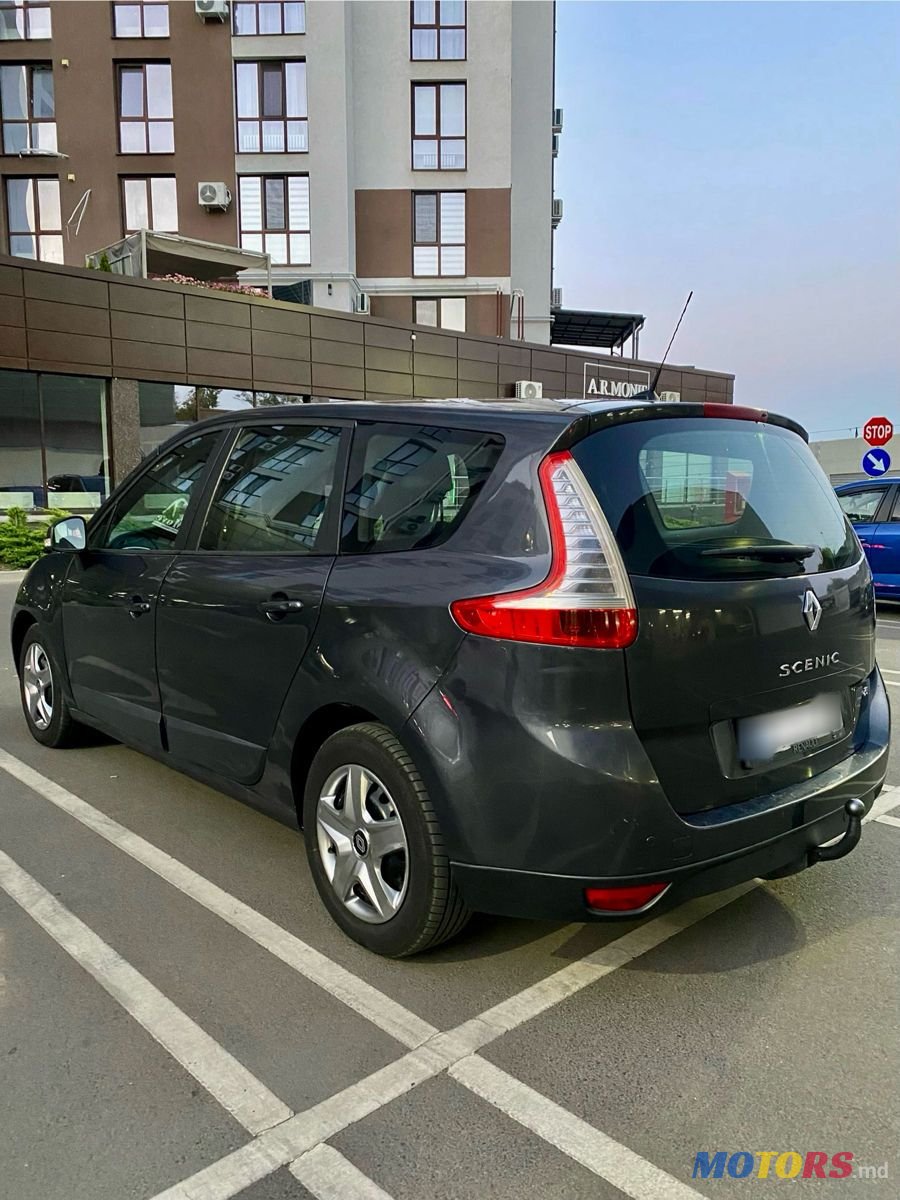2010' Renault Grand Scenic photo #3