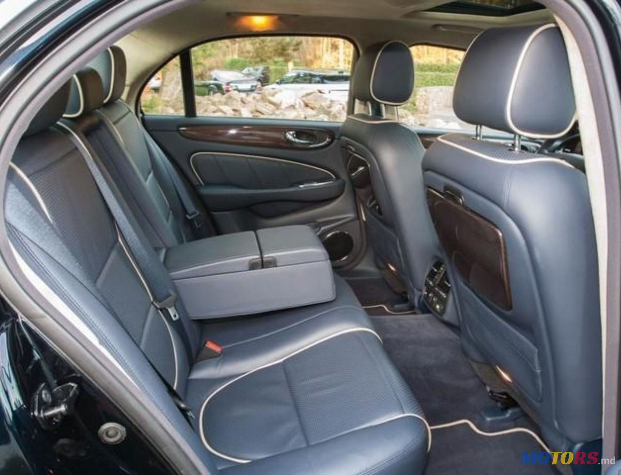 2009' Jaguar XJ photo #6