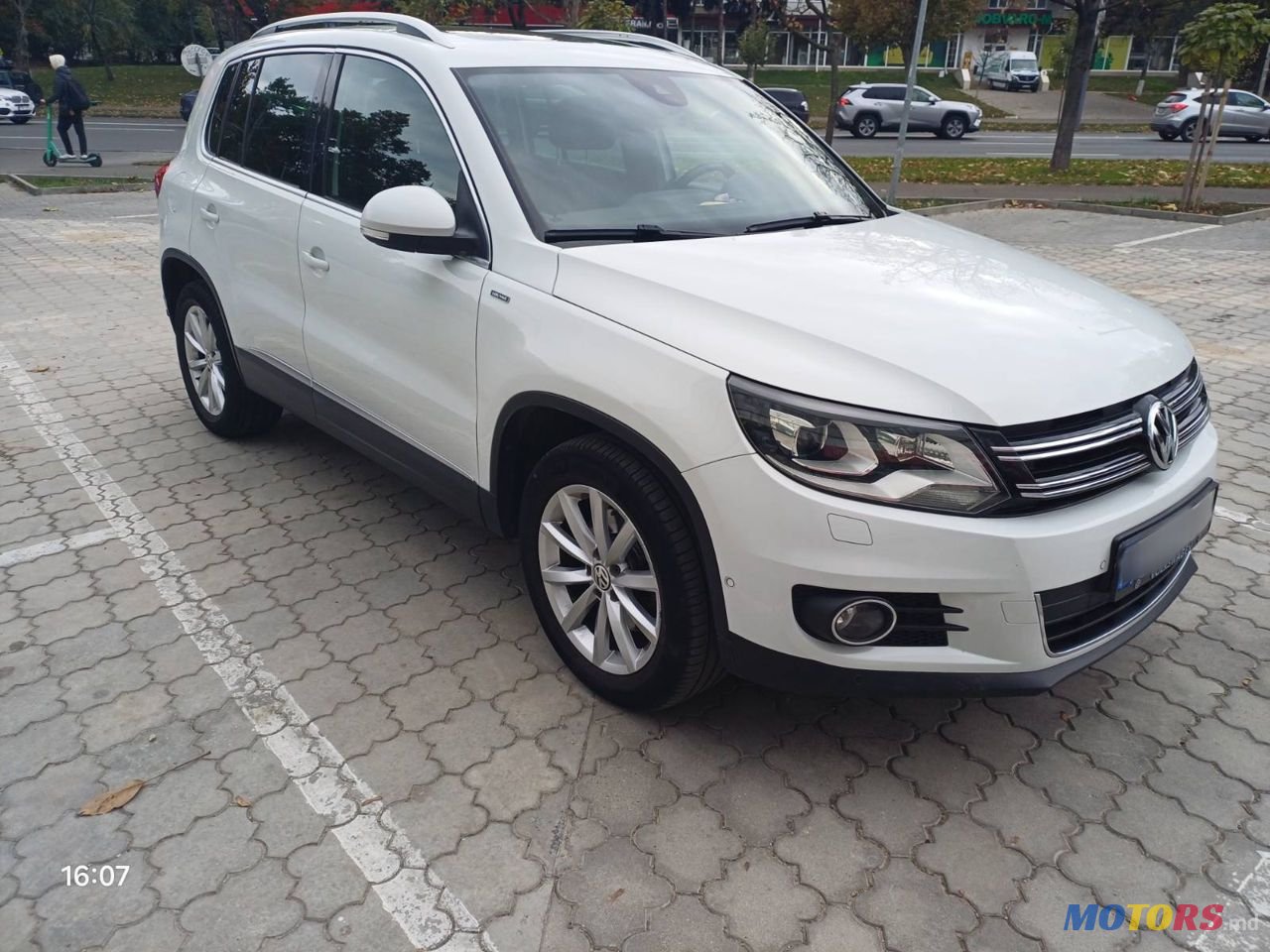 2015' Volkswagen Tiguan photo #1