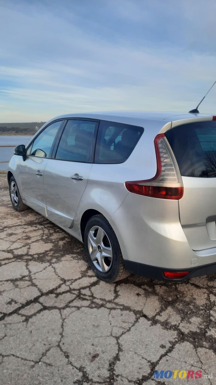 2012' Renault Scenic photo #3
