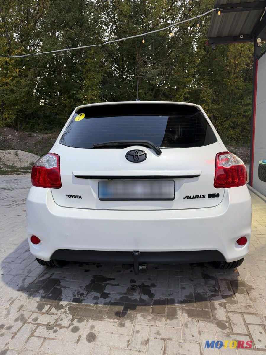2011' Toyota Auris photo #3