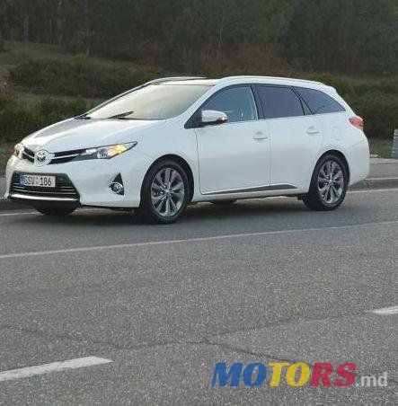 2013' Toyota Auris photo #1