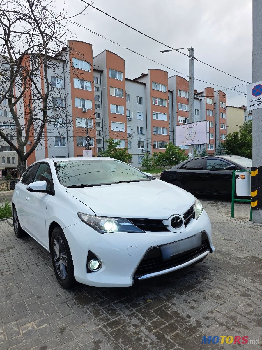 2014' Toyota Auris photo #2