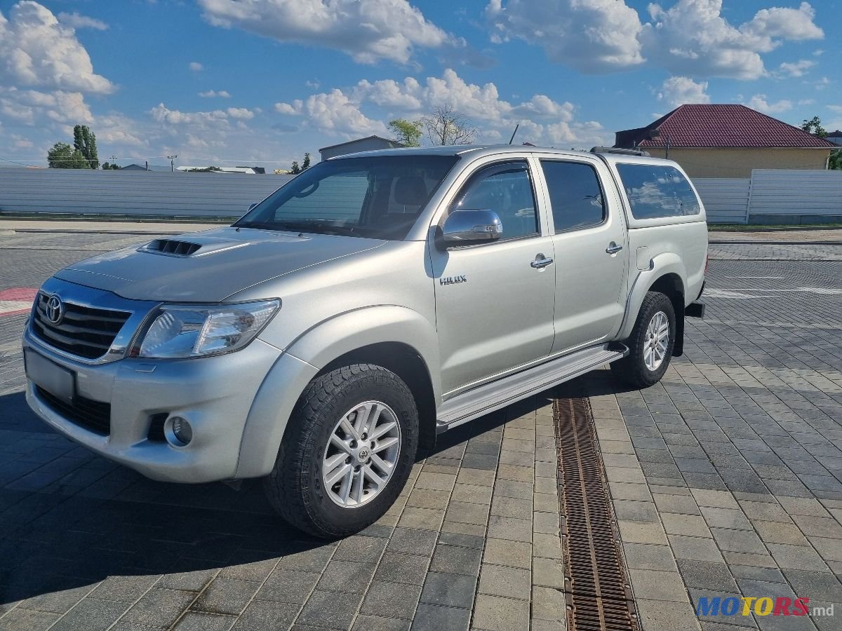 2011' Toyota Hilux photo #3