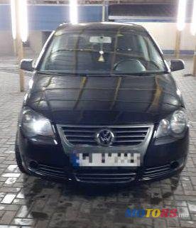 2004' Volkswagen Polo photo #2