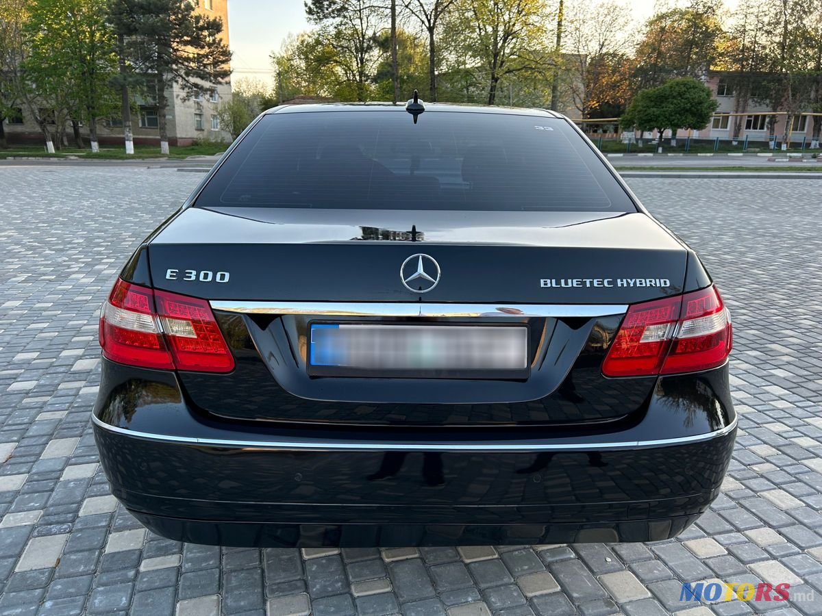 2012' Mercedes-Benz E-Class photo #3