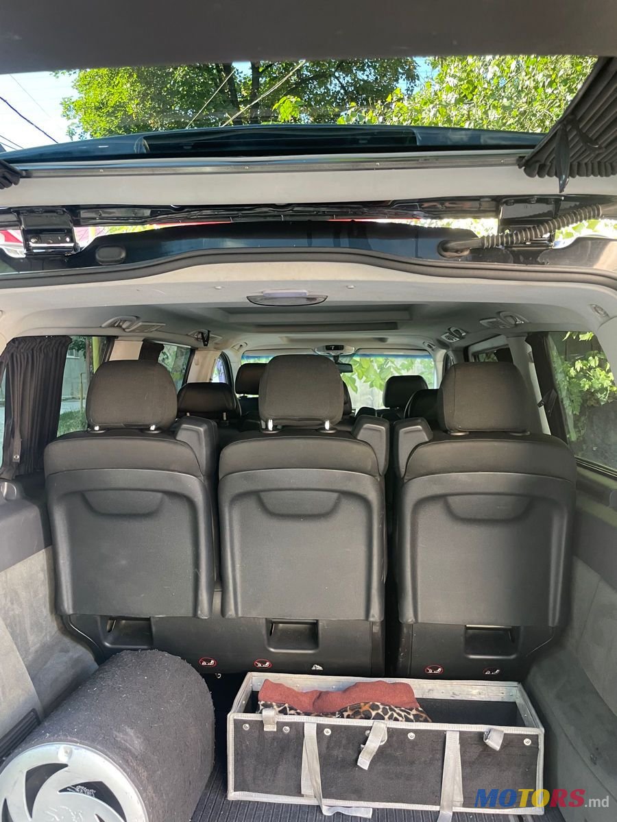 2012' Mercedes-Benz Viano photo #4