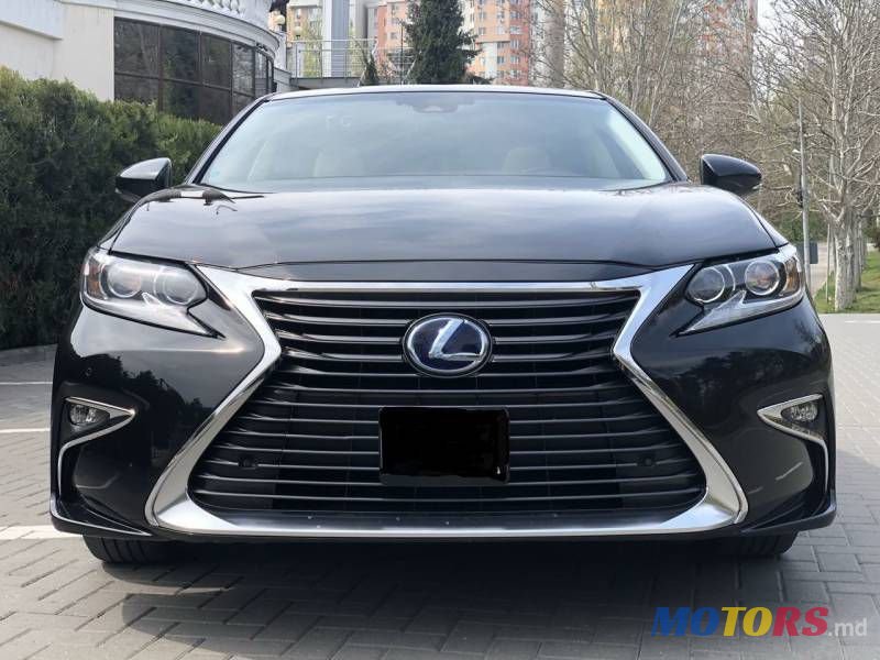 2016' Lexus ES photo #2
