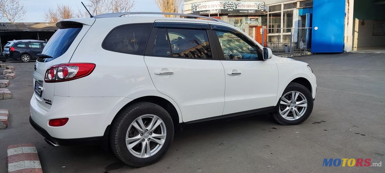 2011' Hyundai Santa Fe photo #6