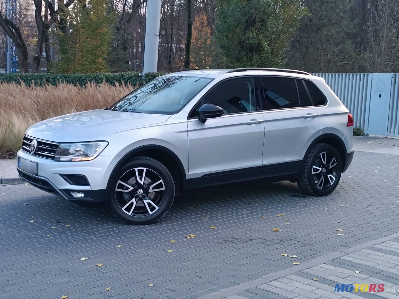 2019' Volkswagen Tiguan photo #2