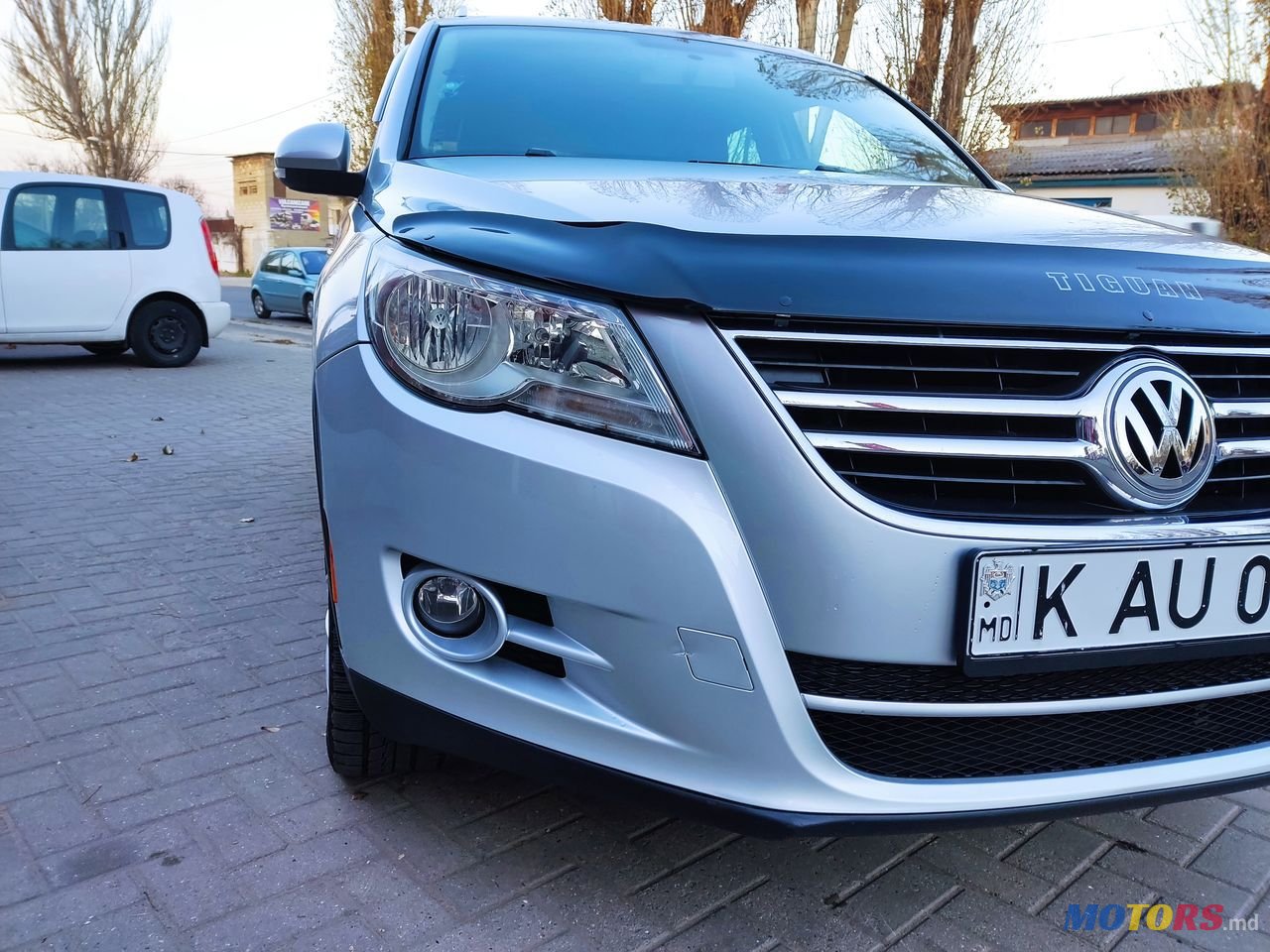 2010' Volkswagen Tiguan photo #3