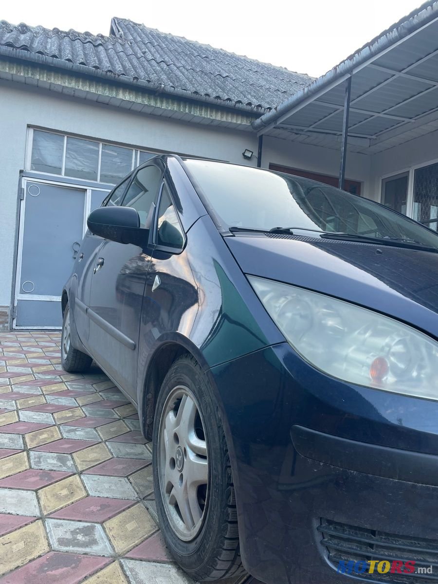 2004' Mitsubishi Colt photo #3