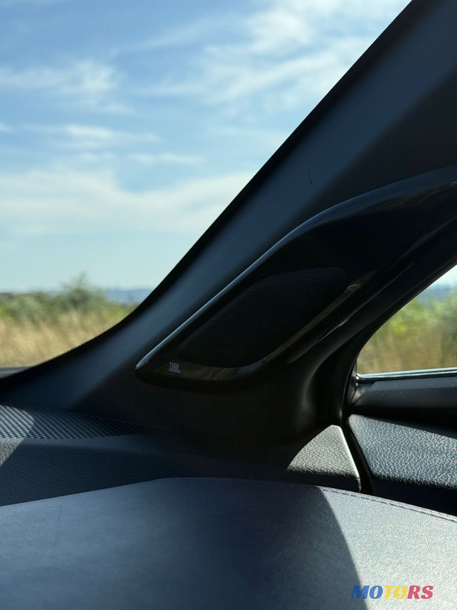 2017' Toyota C-HR photo #5