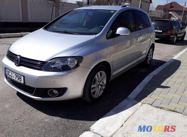 2013' Volkswagen Golf Plus photo #2