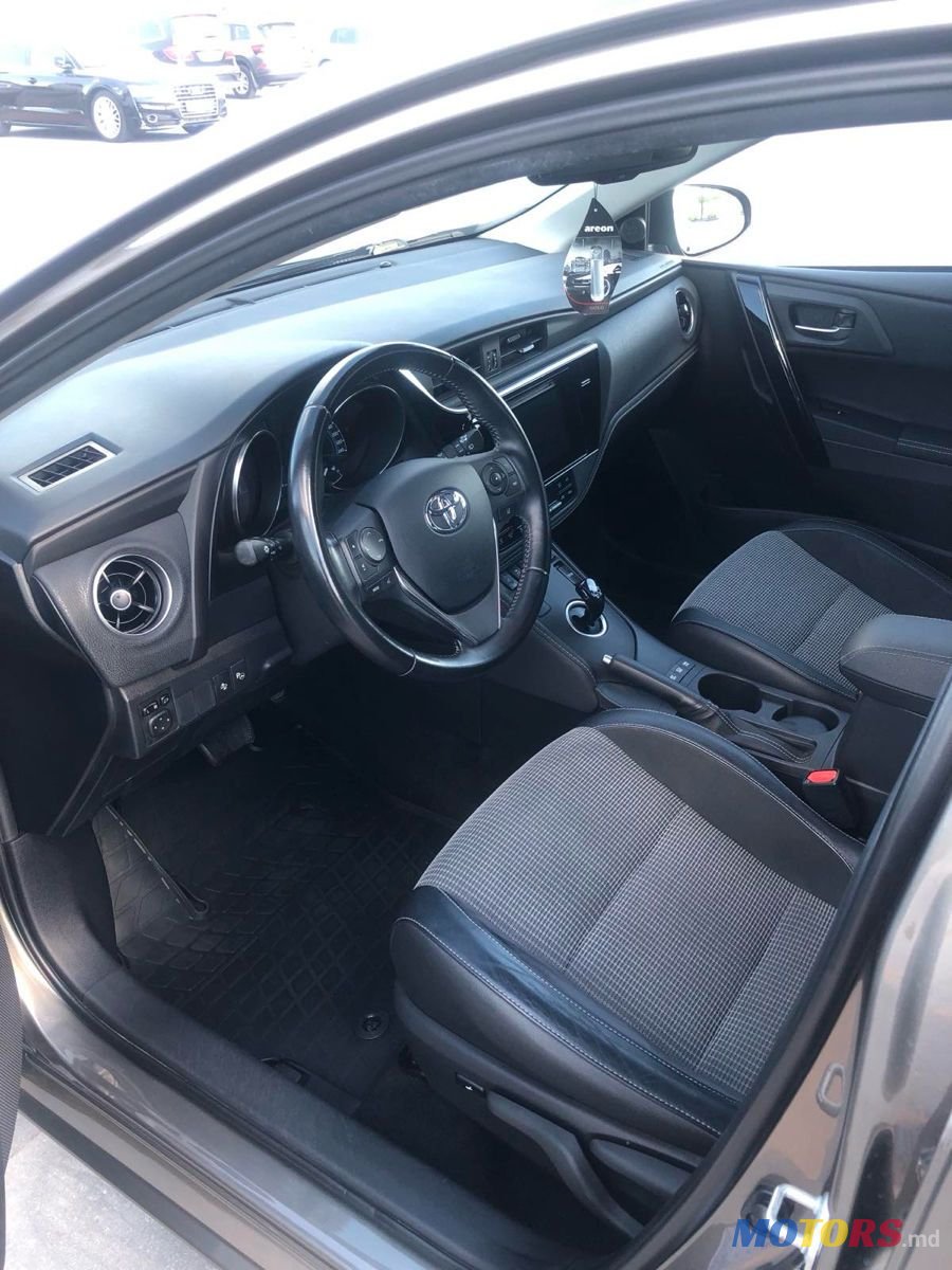 2017' Toyota Auris photo #6