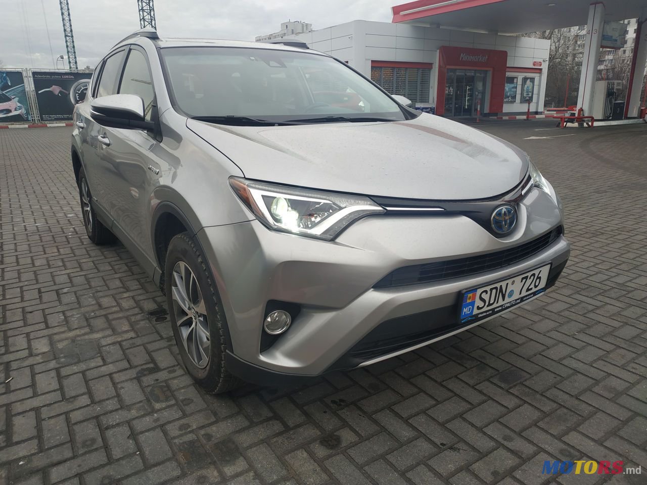 2017' Toyota RAV4 photo #2