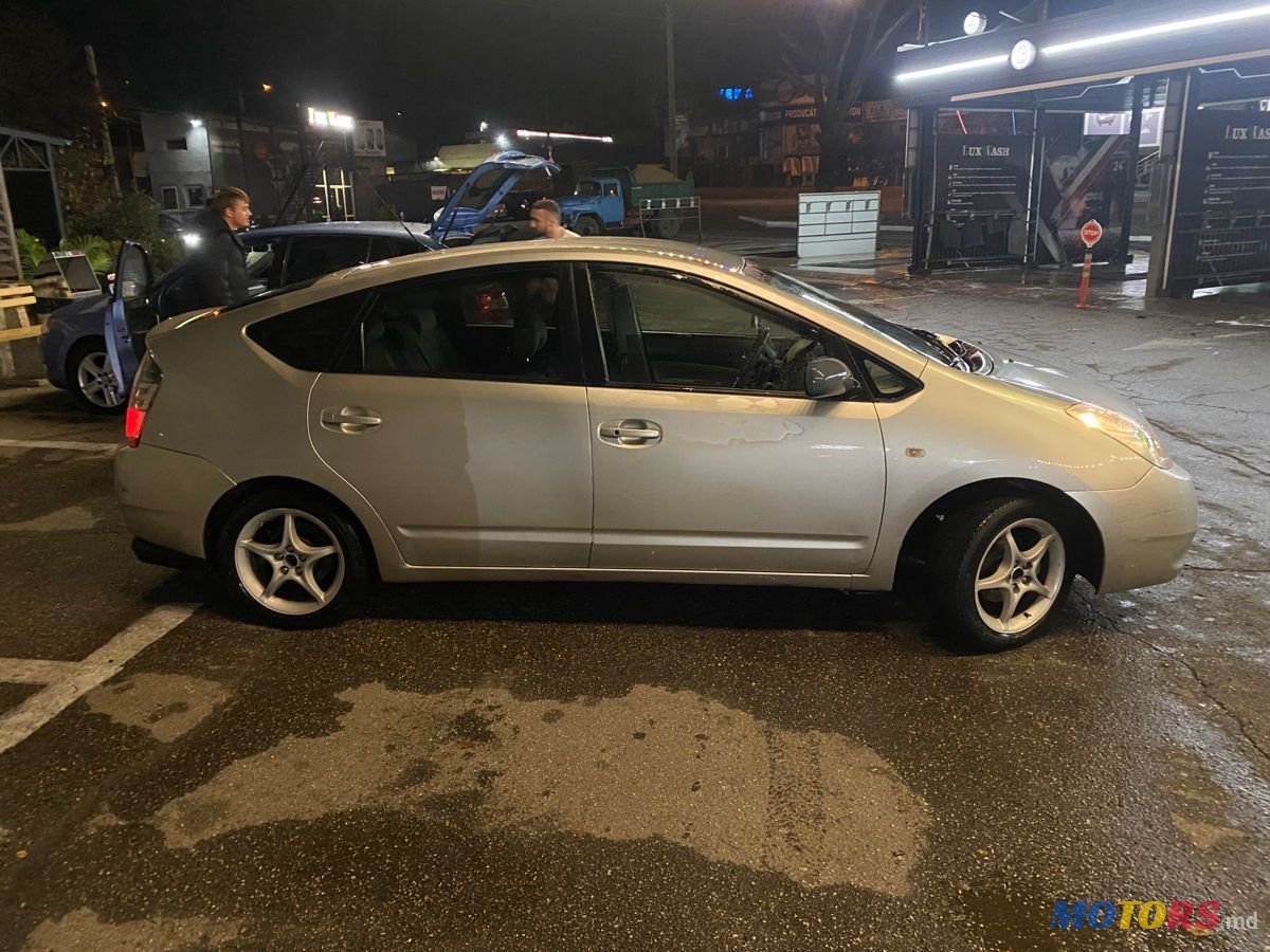 2005' Toyota Prius photo #3