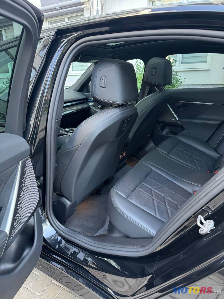 2023' BMW 5 Series photo #6