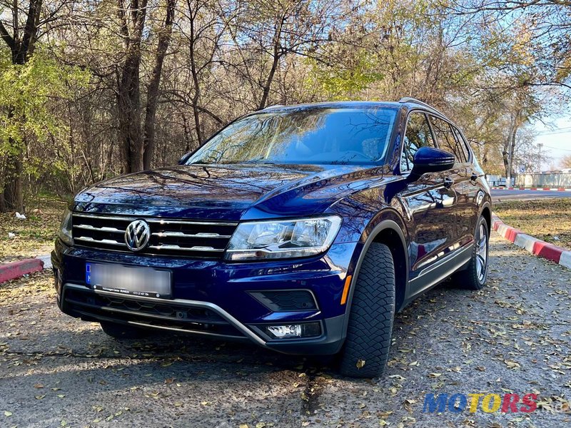 2020' Volkswagen Tiguan photo #1