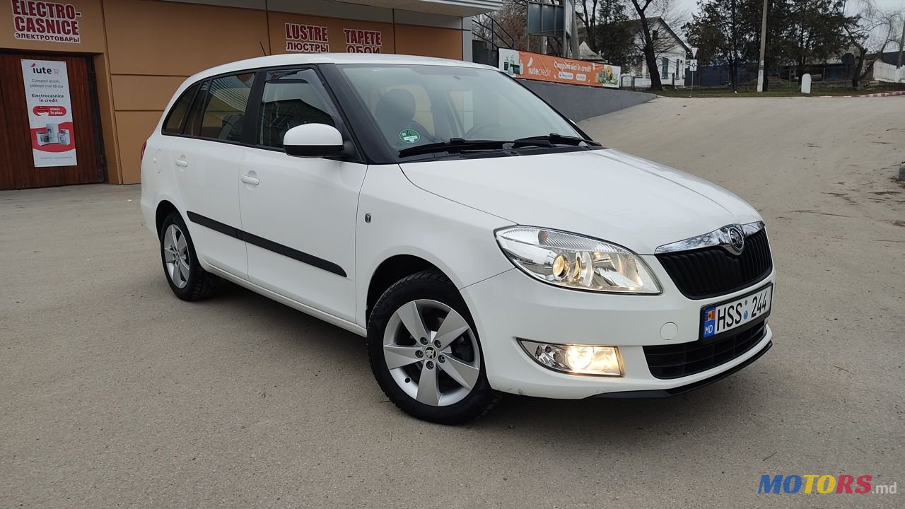 2013' Skoda Fabia photo #3