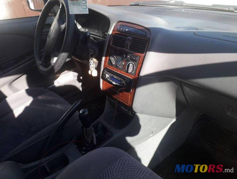 1998' Toyota Avensis photo #3