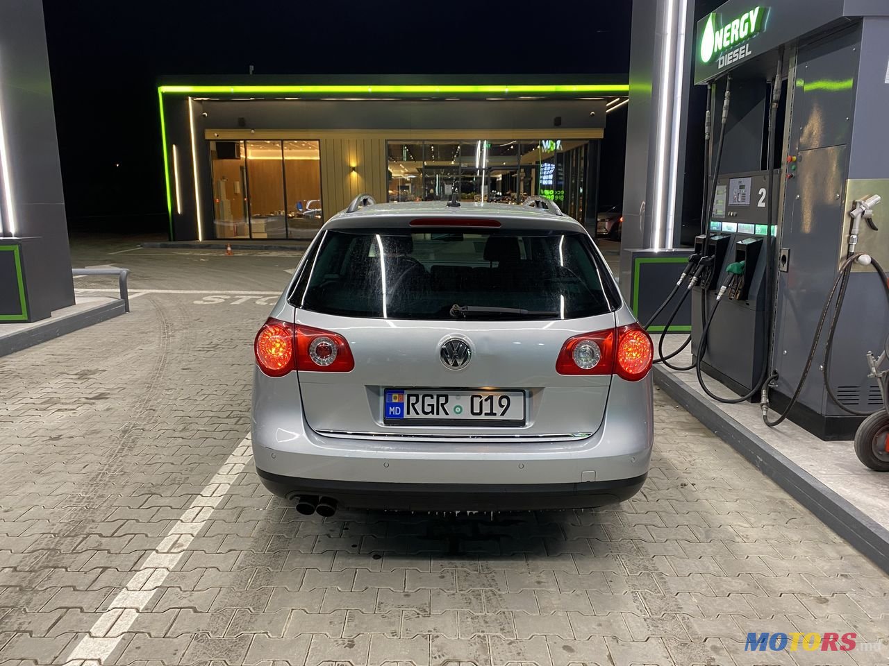 2007' Volkswagen Passat photo #4