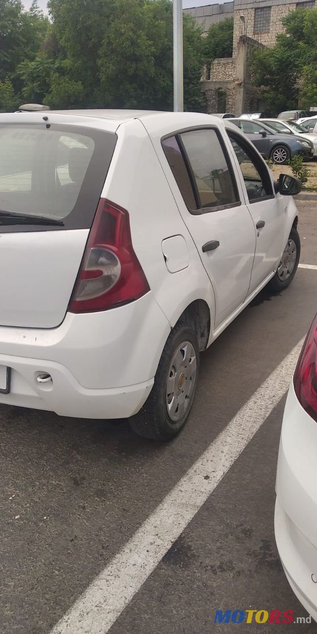 2010' Dacia Sandero photo #3