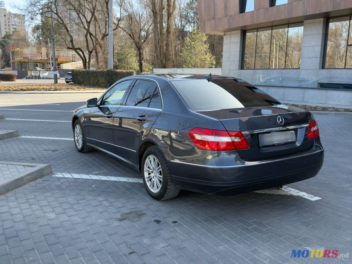 2011' Mercedes-Benz E-Class photo #5