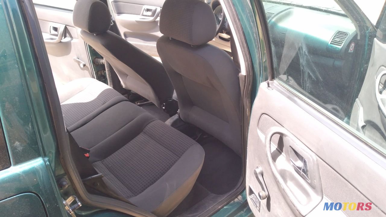 2001' Volkswagen Polo photo #3