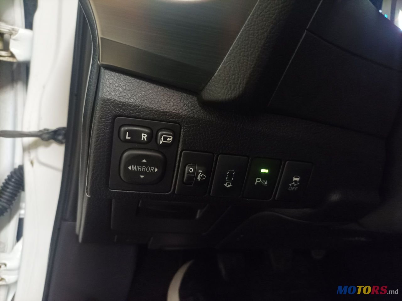 2013' Toyota Auris photo #3