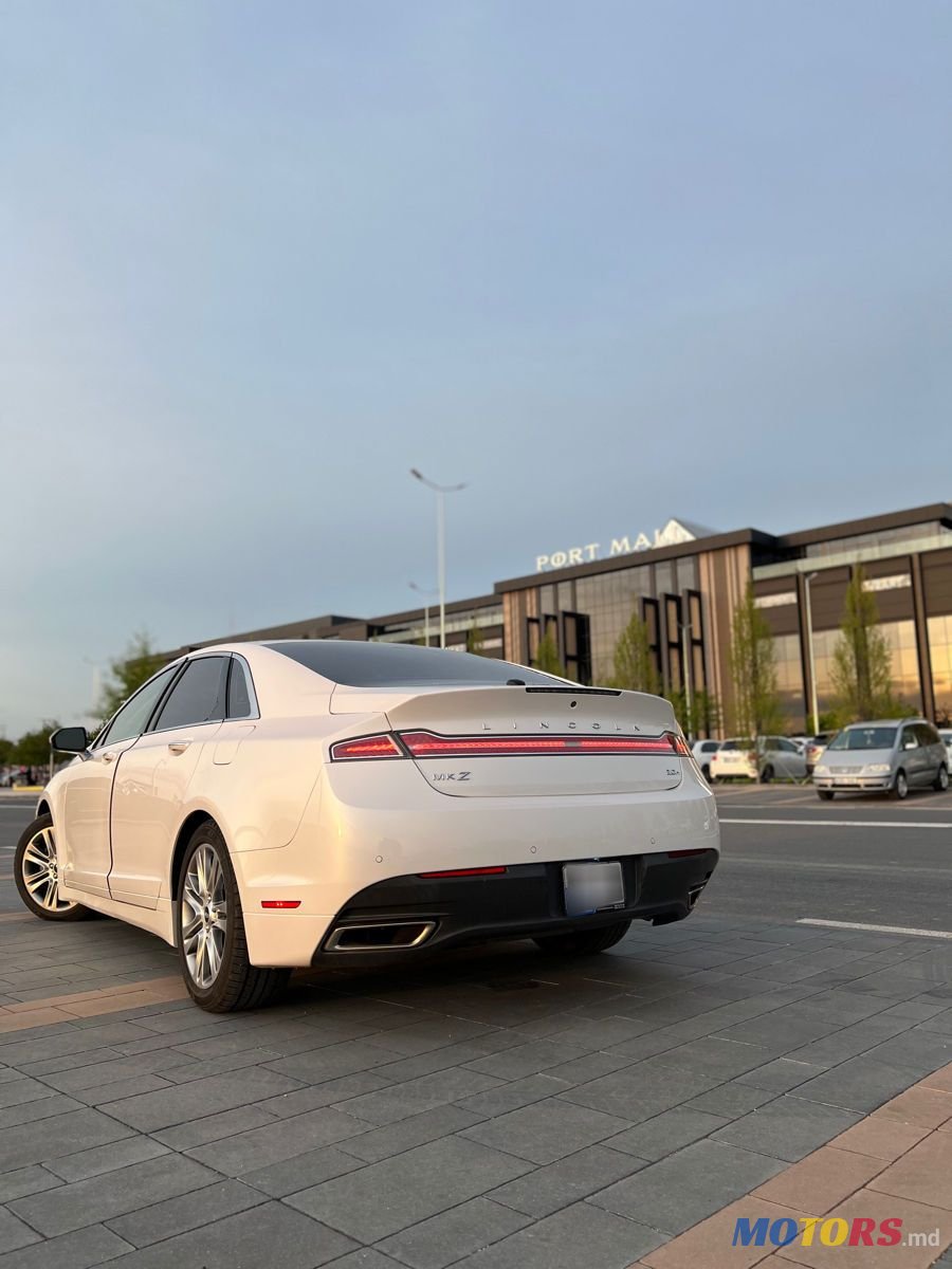 2013' Lincoln MKZ photo #4