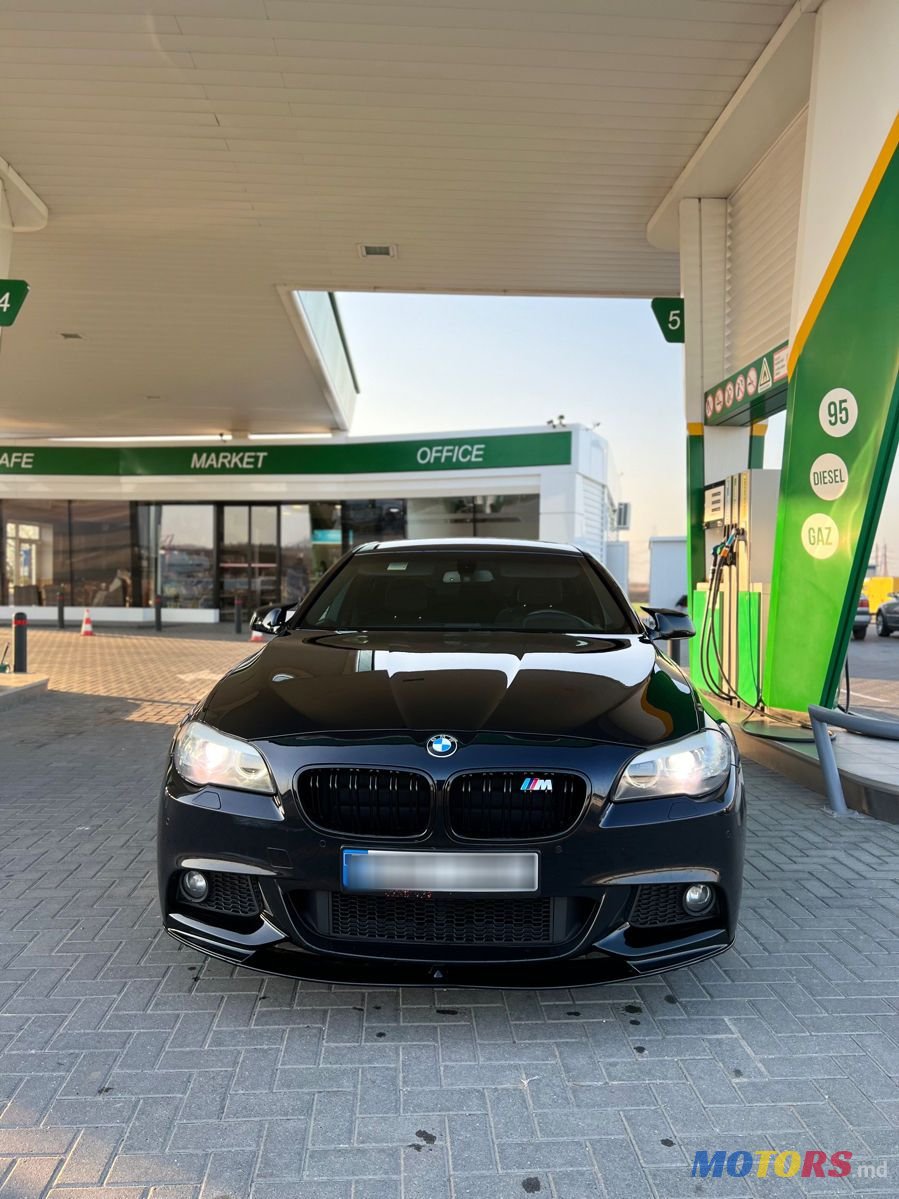 2011' BMW 5 Series photo #5
